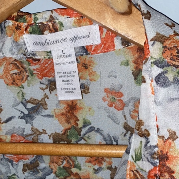 💙 Ambiance Apparel Sleeveless Floral Button Down Top - Picture 3 of 3